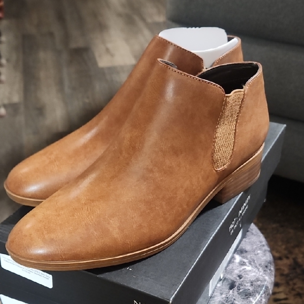 Naturalizer Tan Leather Ankle Booties with Side Zip - Picture 3 of 7